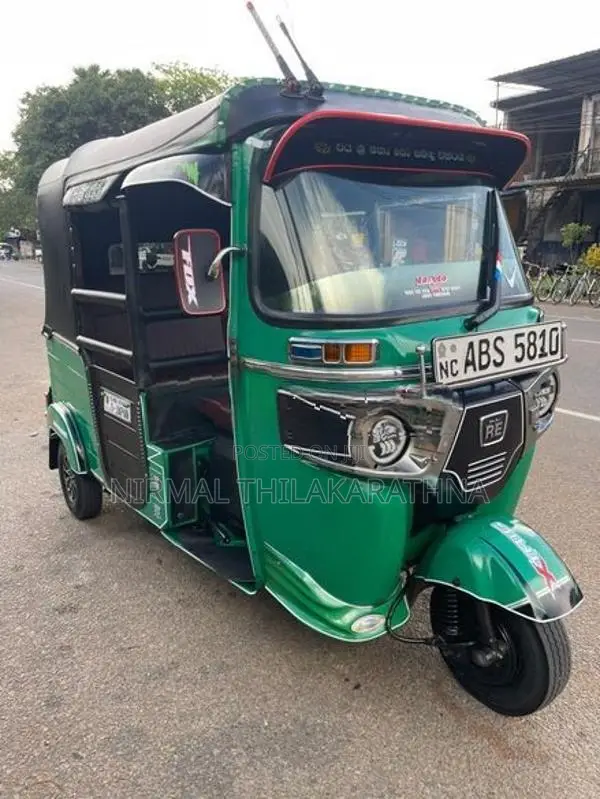 Bajaj RE 2018