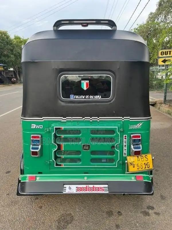 Bajaj RE 2018
