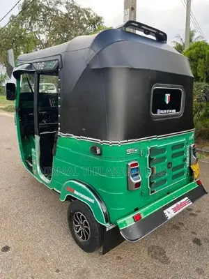 Bajaj RE 2018