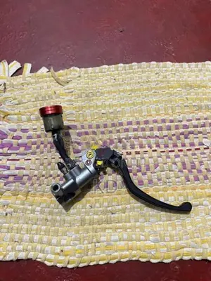 Hydraulic Brake Master Cylinder with Lever