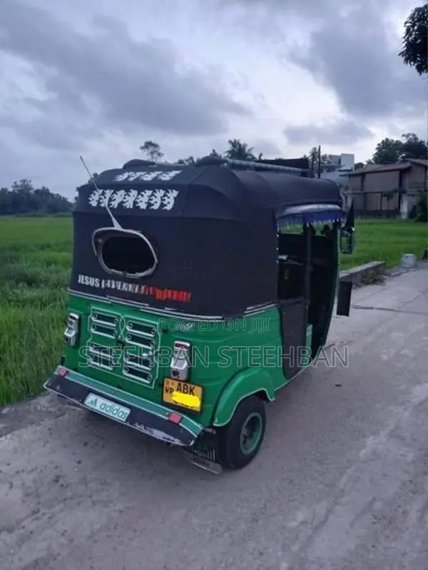 Bajaj RE 2016