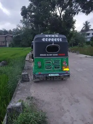 Bajaj RE 2016