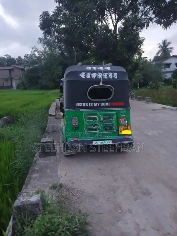 Bajaj RE 2016