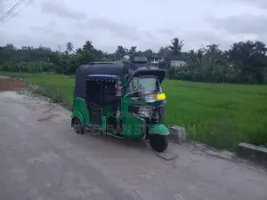 Bajaj RE 2016