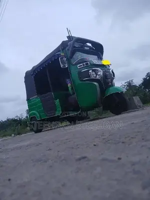 Bajaj RE 2016