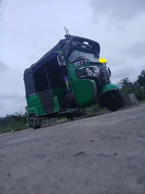 Bajaj RE 2016