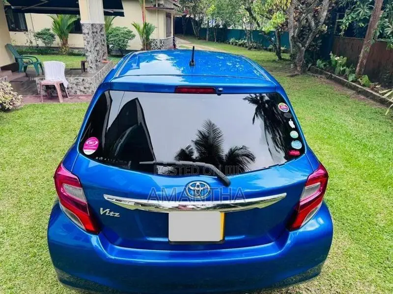 Toyota Vitz 2015