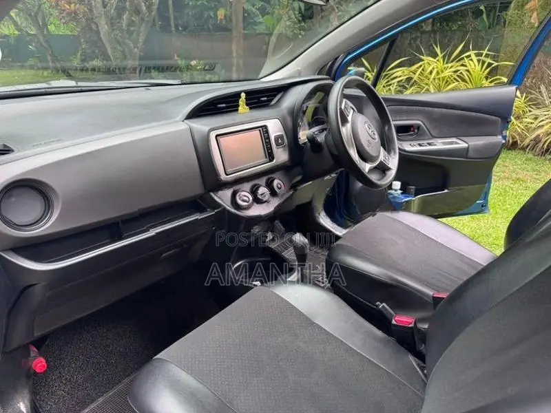 Toyota Vitz 2015