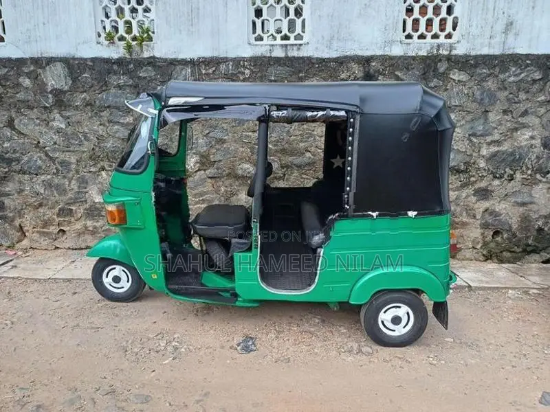 Bajaj RE 205 2011