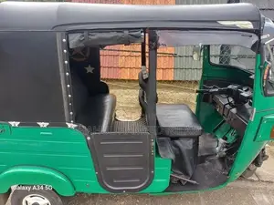 Bajaj RE 205 2011