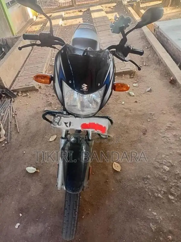 Bajaj CT100 2025