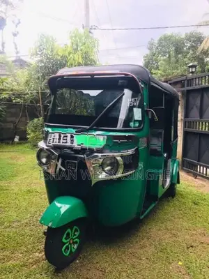 Bajaj RE 2015