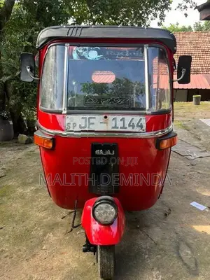 Bajaj RE 2005