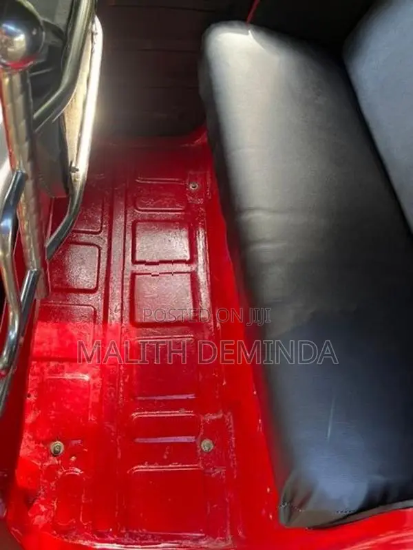 Bajaj RE 2005