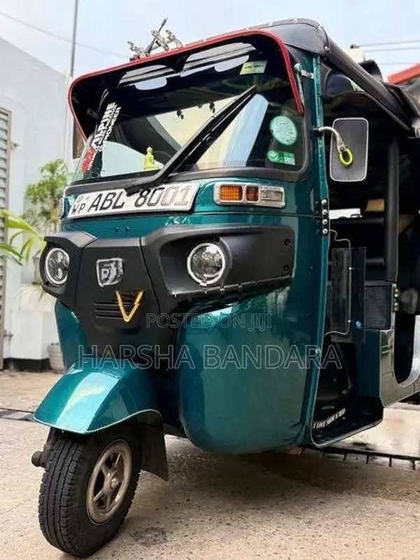 Bajaj RE 2016