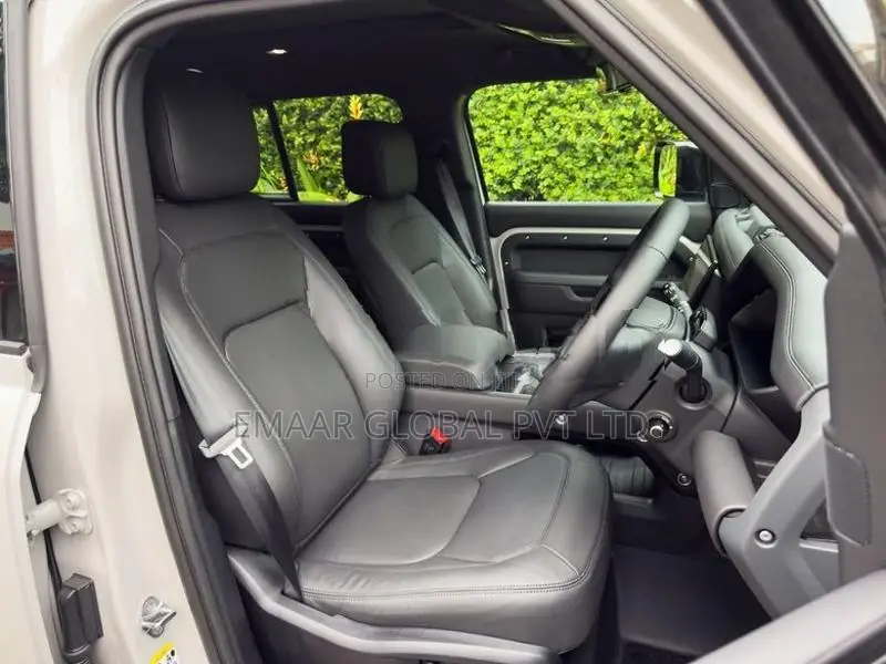 Land Rover Defender 2026
