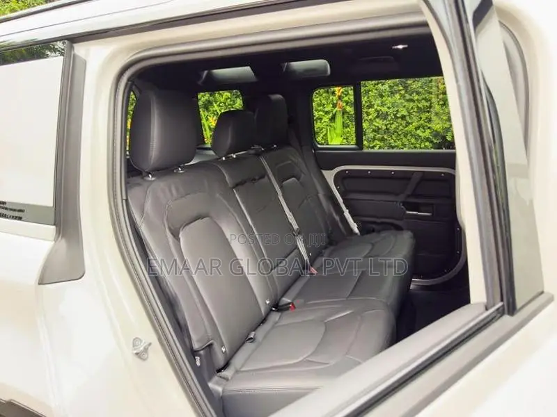 Land Rover Defender 2026