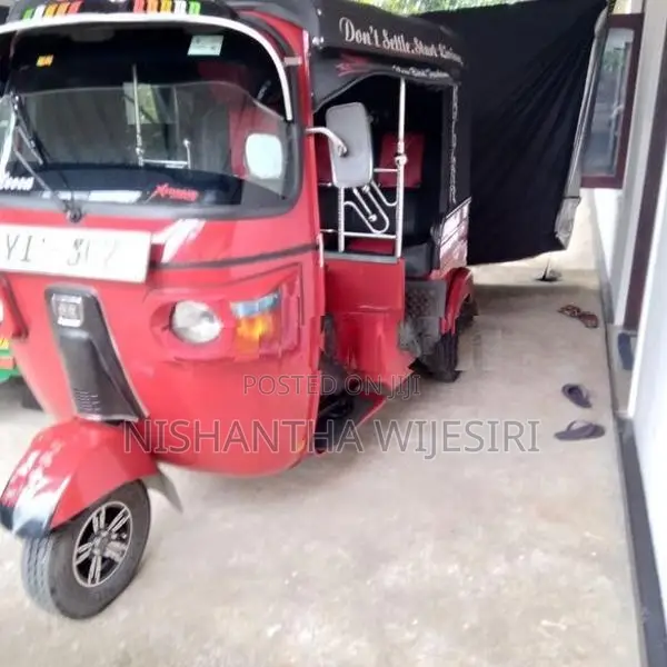 Bajaj RE 2011