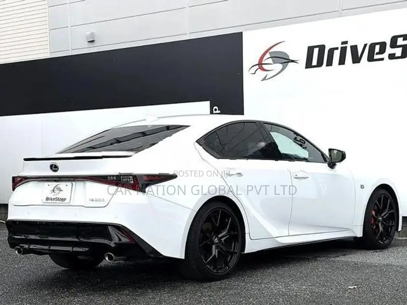 Lexus IS 300 F Sport 2025
