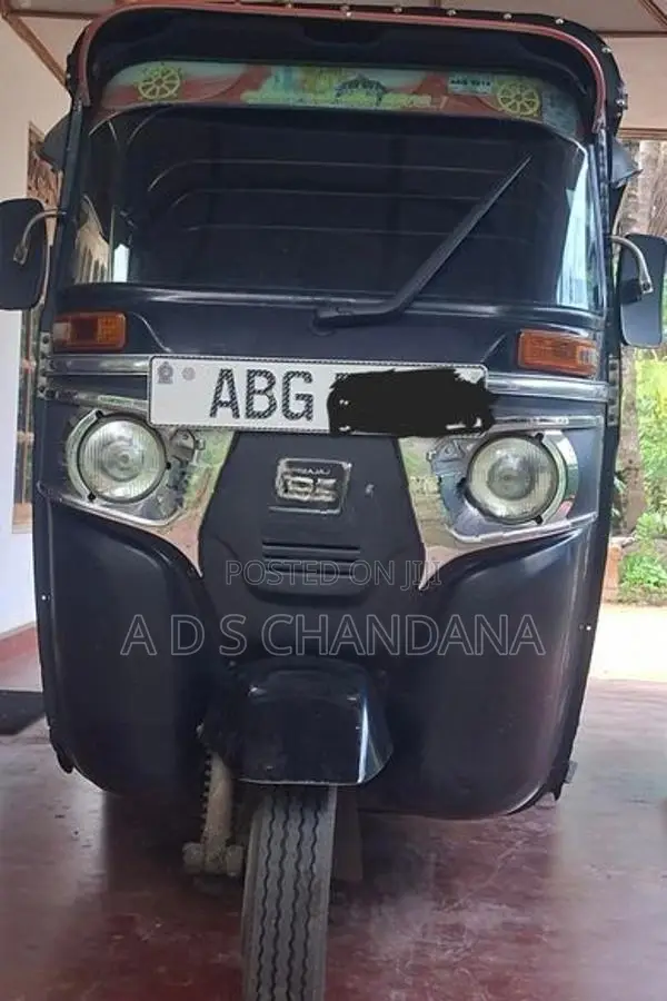 Bajaj RE 2015