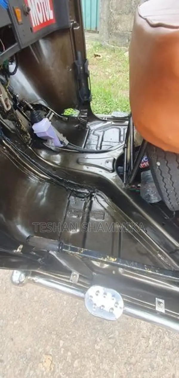 Bajaj RE 2012