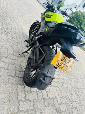 Hero Hunk 160R 4V 2025