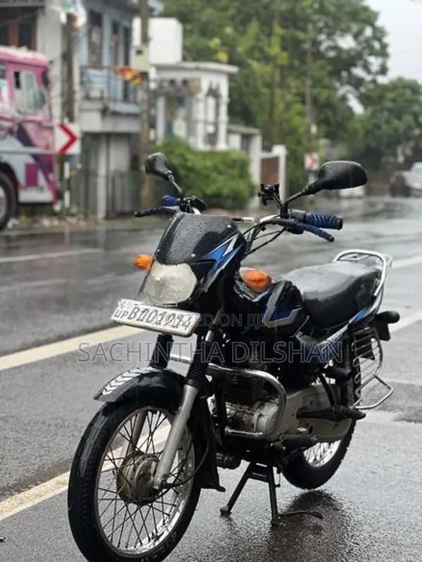 Bajaj CT100 2016