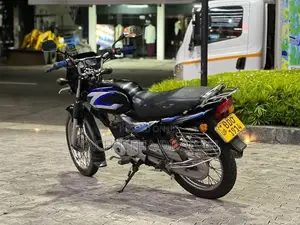 Bajaj CT100 2016