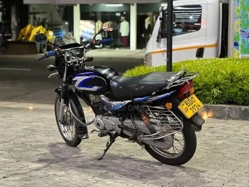 Bajaj CT100 2016