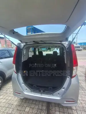Toyota Roomy 2023