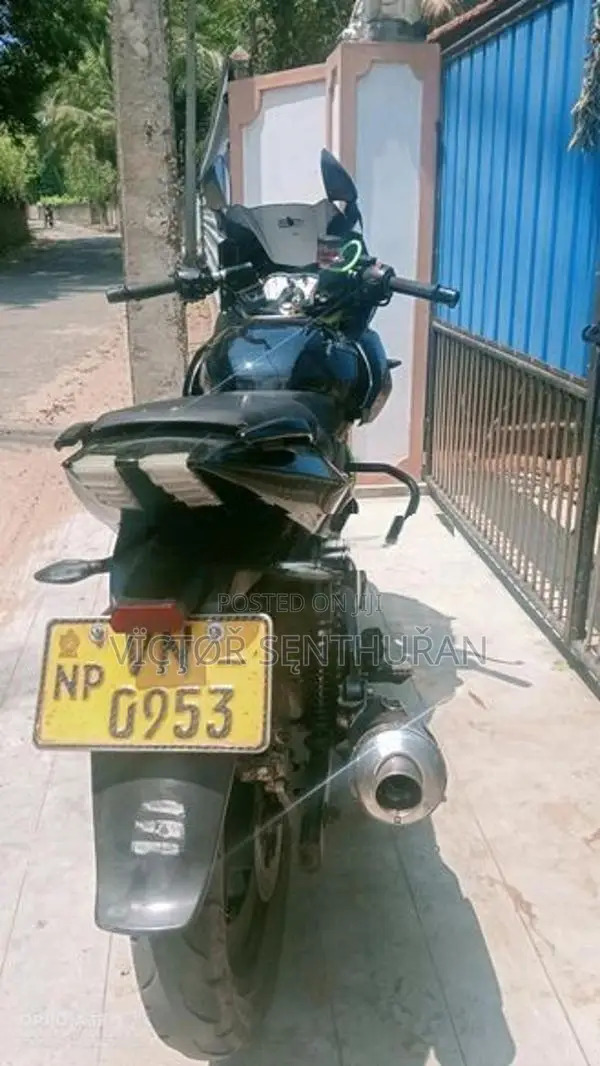 Bajaj Pulsar 220f 2011