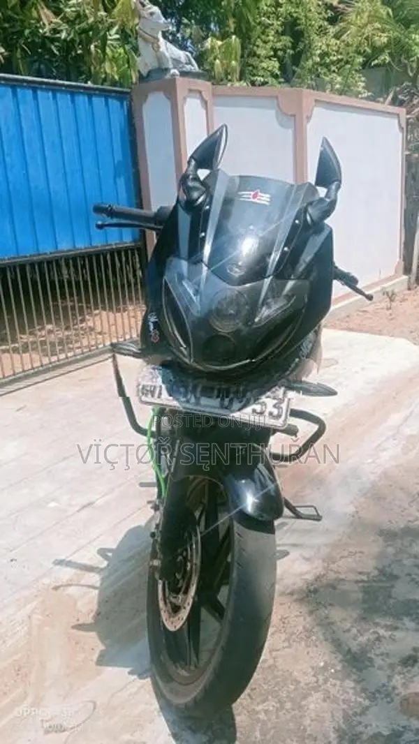 Bajaj Pulsar 220f 2011