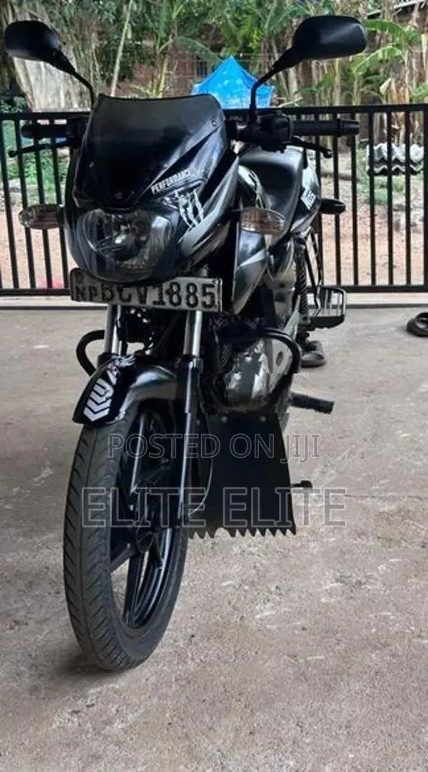 Bajaj Pulsar 150 2015