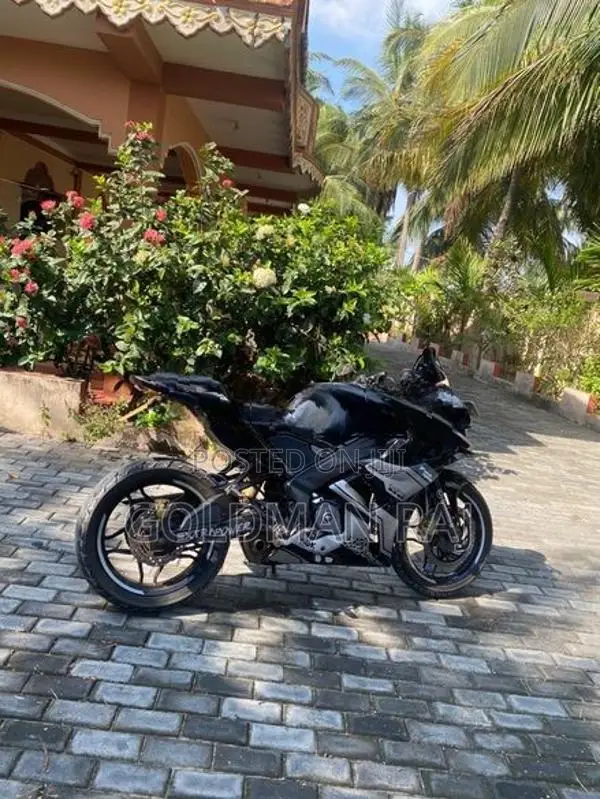 Bajaj Pulsar RS200 2018