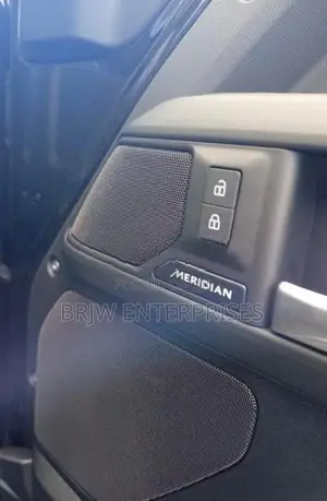 Land Rover Defender 2025