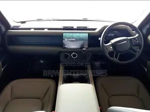 Land Rover Defender 2025