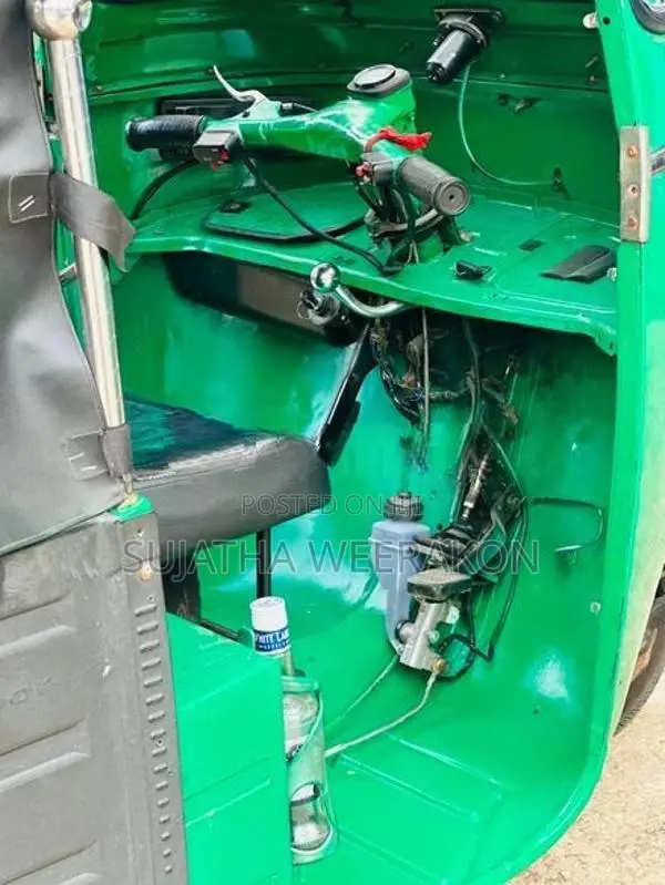 Bajaj RE 2005