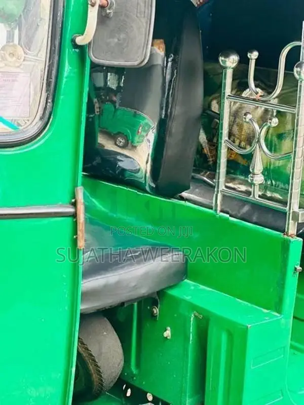 Bajaj RE 2005