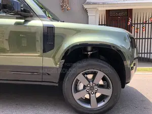 Land Rover Discovery P300 e Dynamic HSE 2026