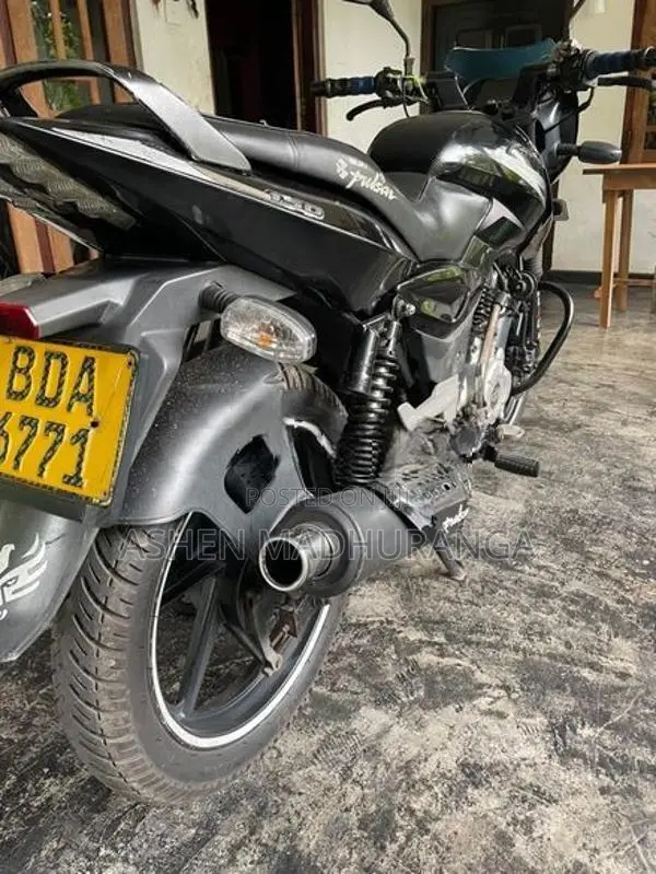 Bajaj Pulsar 150 2015
