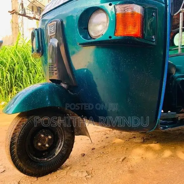 Bajaj RE 2012