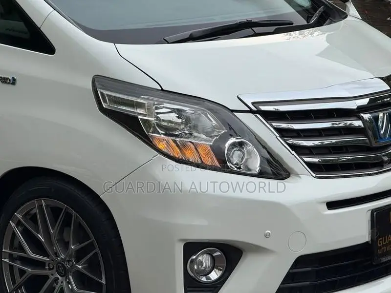 Toyota Alphard Executive Lounge 2013