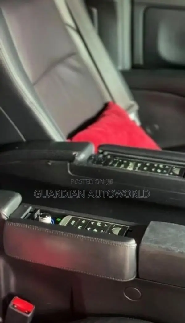 Toyota Alphard Executive Lounge 2013
