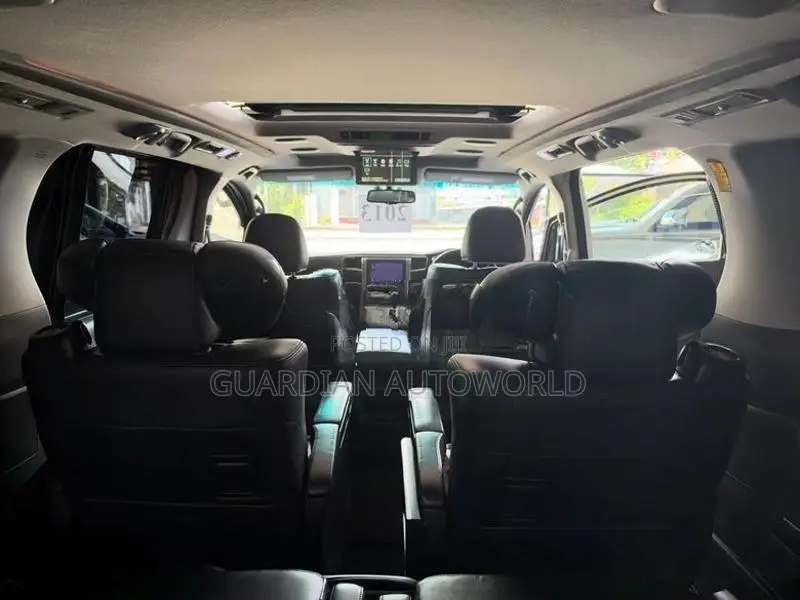 Toyota Alphard Executive Lounge 2013