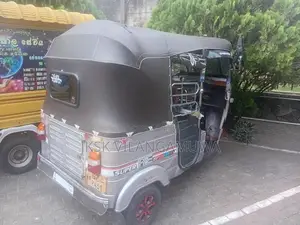 Bajaj RE 2003