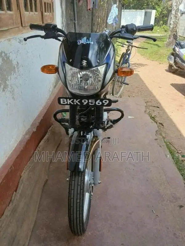 Bajaj CT100 2025