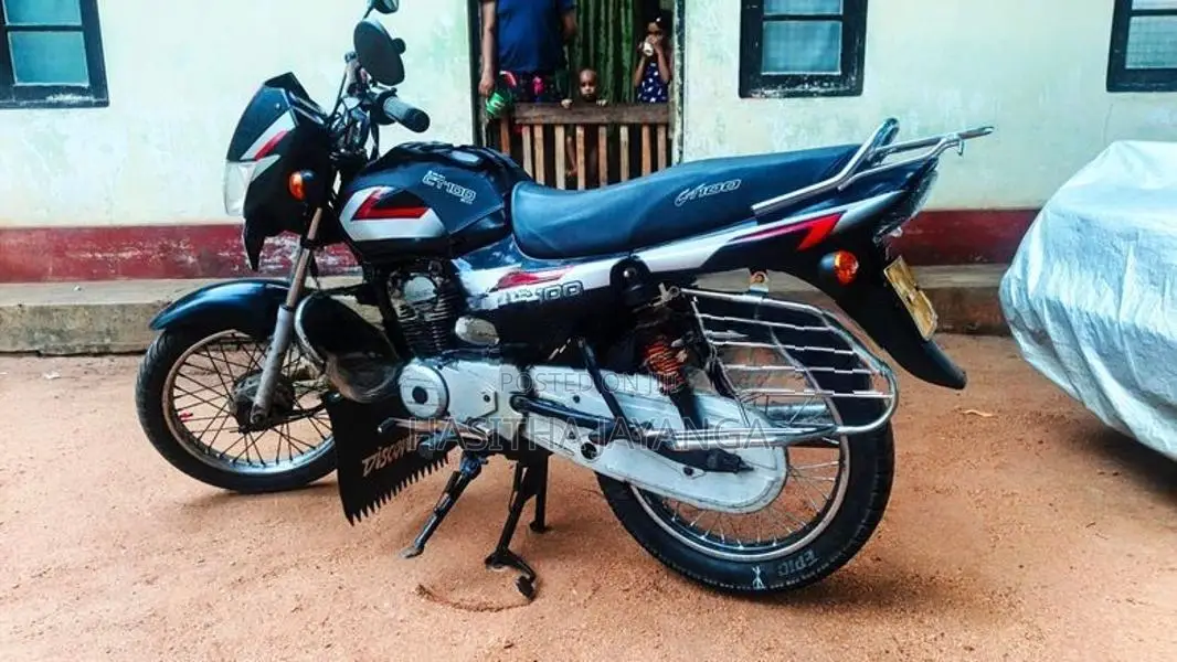 Bajaj CT100 2012