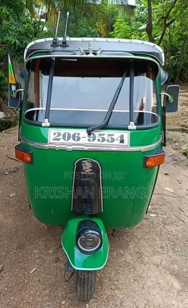 Bajaj RE 2000