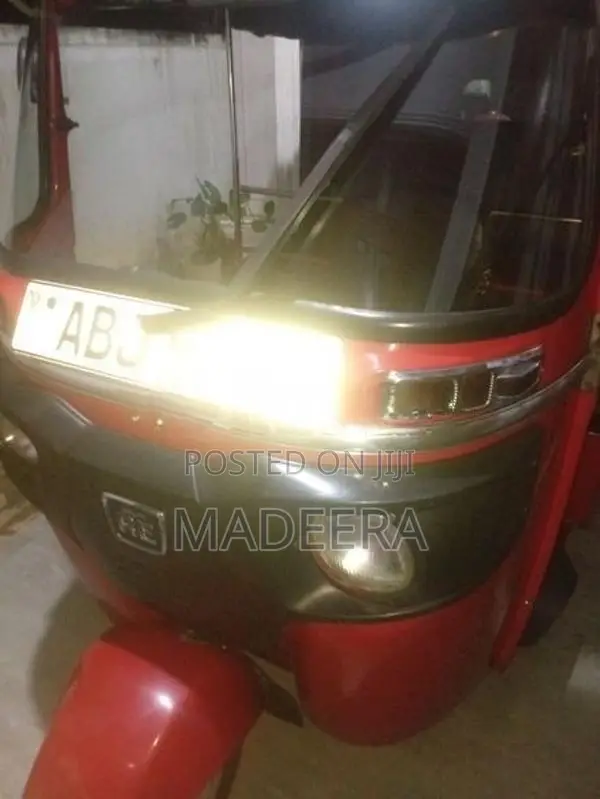 Bajaj RE 2015