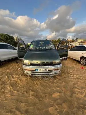 Nissan Serena 1992